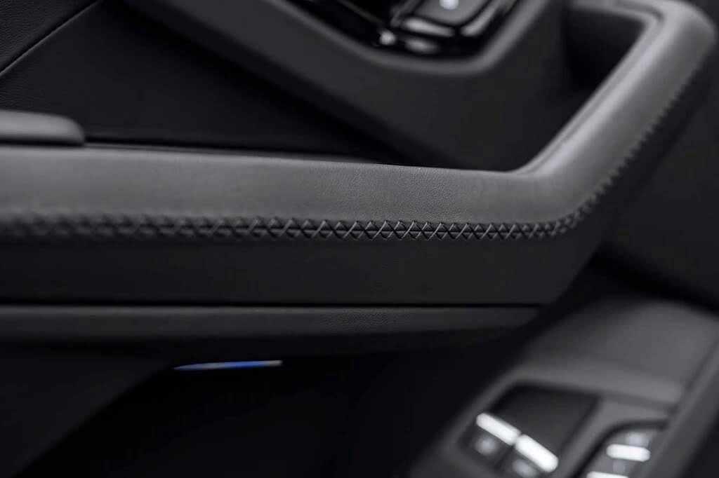 2025 Lamborghini Urus SE - Image 24 of 31