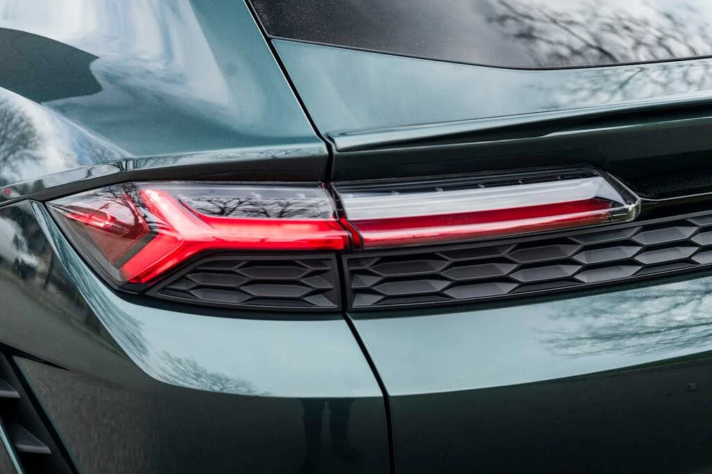 2025 Lamborghini Urus SE - Image 11 of 31