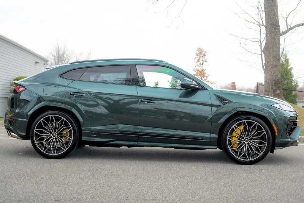 2025 Lamborghini Urus SE - Image 9 of 31