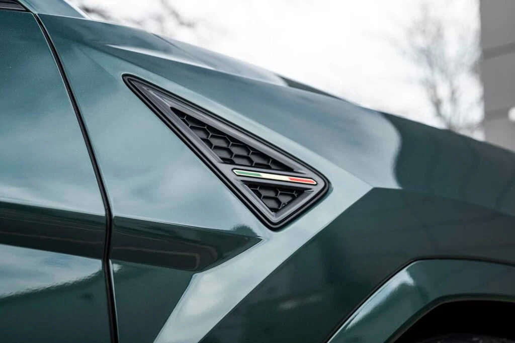 2025 Lamborghini Urus SE - Image 15 of 31