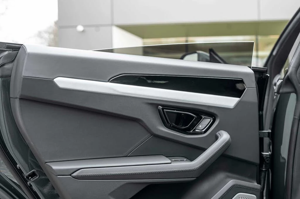 2025 Lamborghini Urus SE - Image 31 of 31
