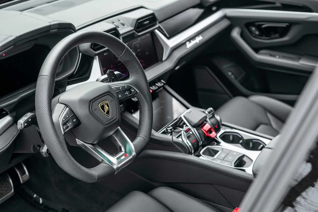 2025 Lamborghini Urus SE - Image 5 of 31