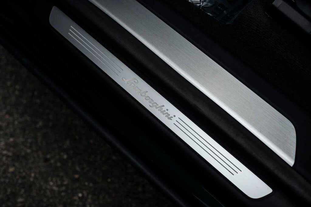 2025 Lamborghini Urus SE - Image 21 of 31
