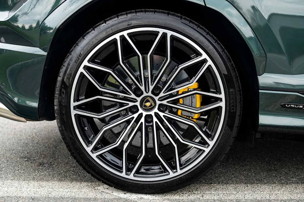 2025 Lamborghini Urus SE - Image 18 of 31