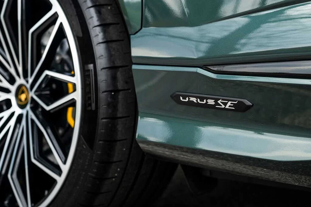 2025 Lamborghini Urus SE - Image 14 of 31