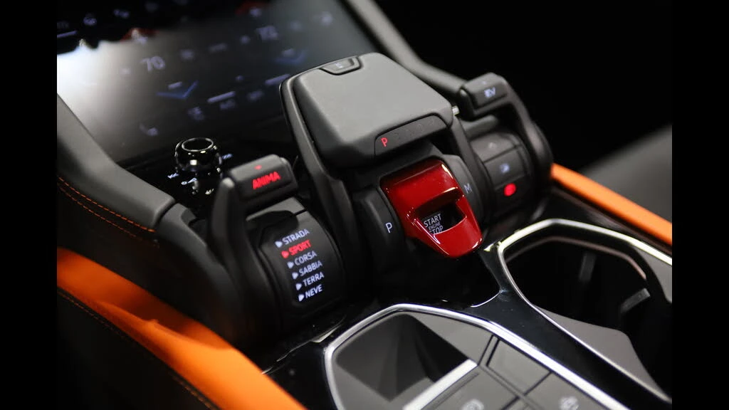2025 Lamborghini Urus SE - Image 28 of 31