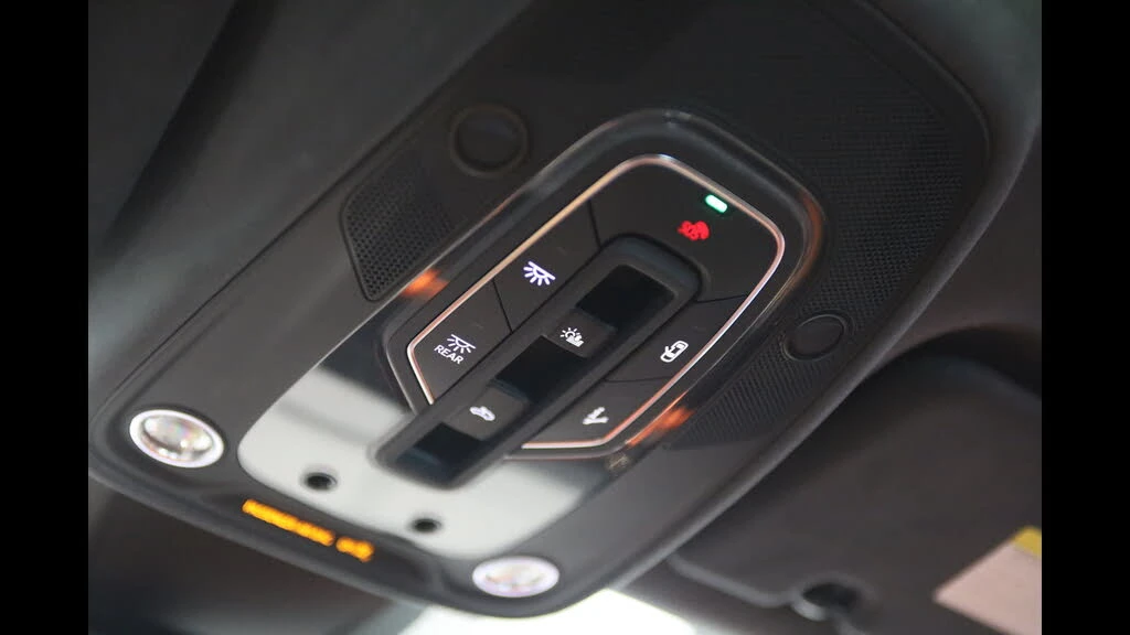 2025 Lamborghini Urus SE - Image 31 of 31