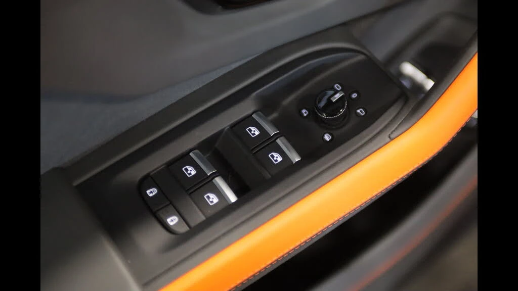 2025 Lamborghini Urus SE - Image 11 of 31