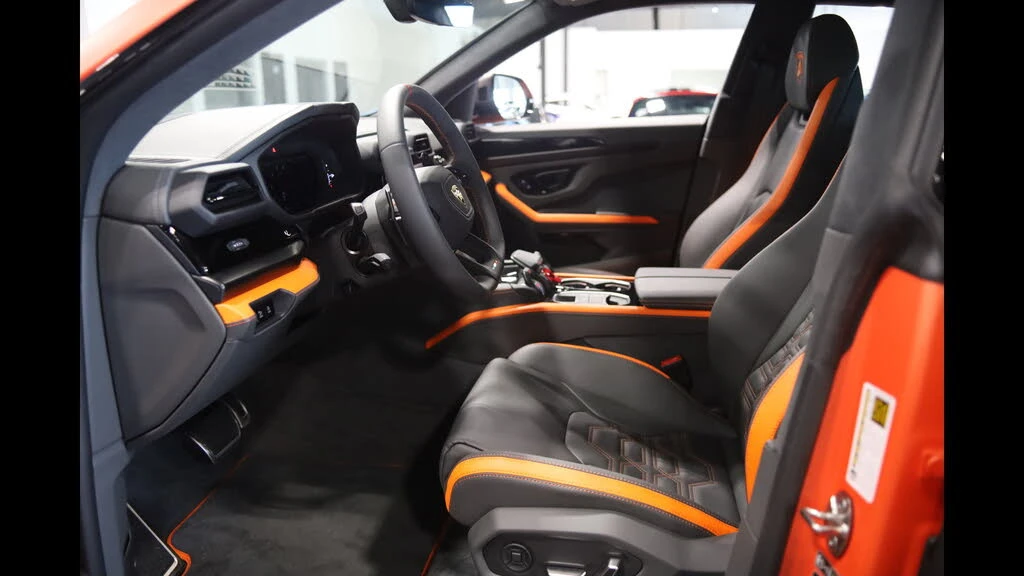 2025 Lamborghini Urus SE - Image 13 of 31