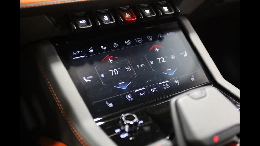 2025 Lamborghini Urus SE - Image 27 of 31