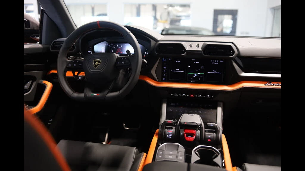 2025 Lamborghini Urus SE - Image 30 of 31