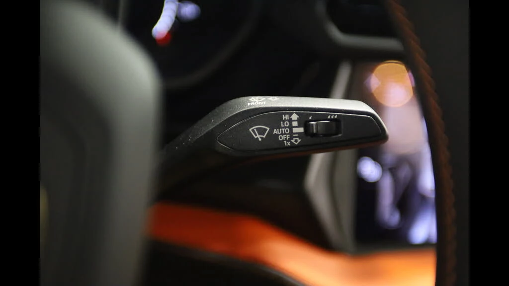 2025 Lamborghini Urus SE - Image 18 of 31