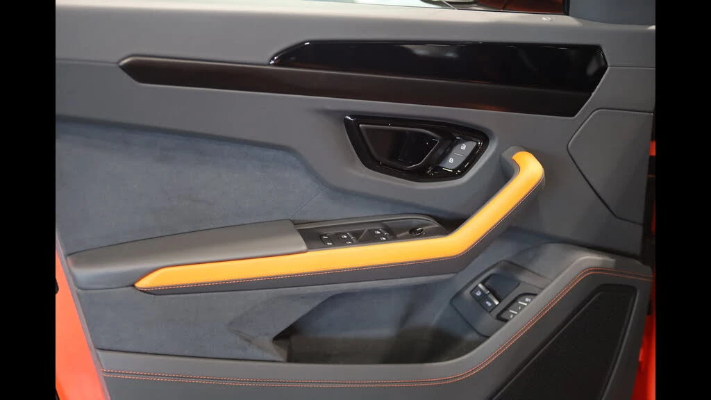 2025 Lamborghini Urus SE - Image 10 of 31