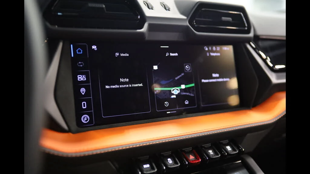 2025 Lamborghini Urus SE - Image 23 of 31