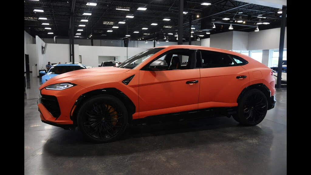 2025 Lamborghini Urus SE - Image 9 of 31