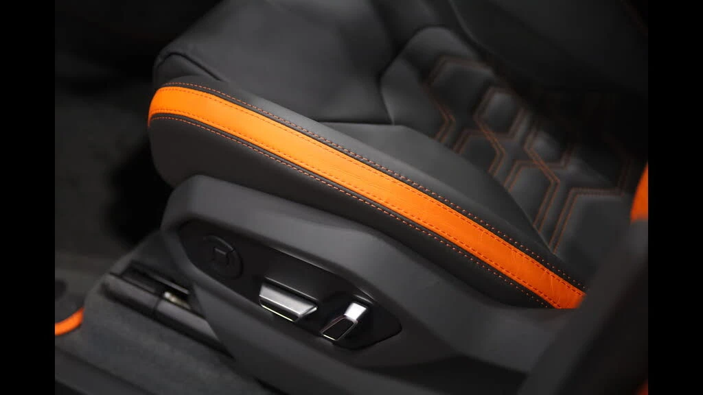 2025 Lamborghini Urus SE - Image 15 of 31
