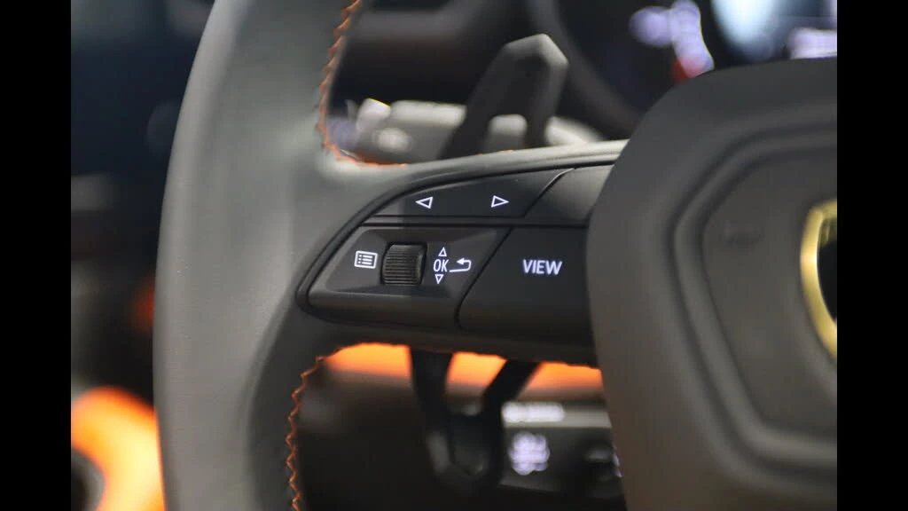 2025 Lamborghini Urus SE - Image 20 of 31