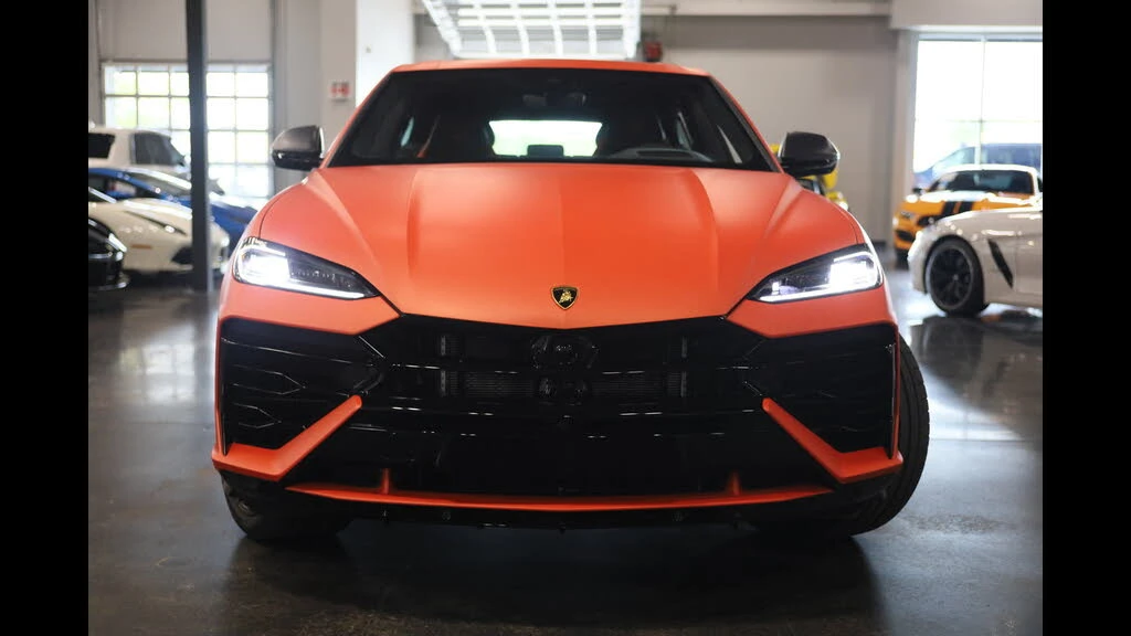 2025 Lamborghini Urus SE - Image 2 of 31