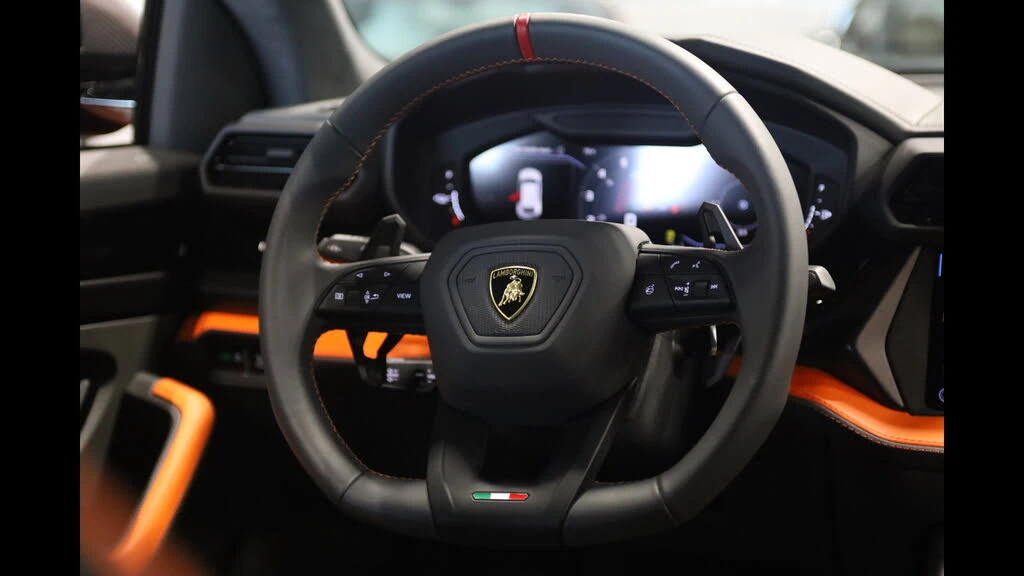 2025 Lamborghini Urus SE - Image 22 of 31