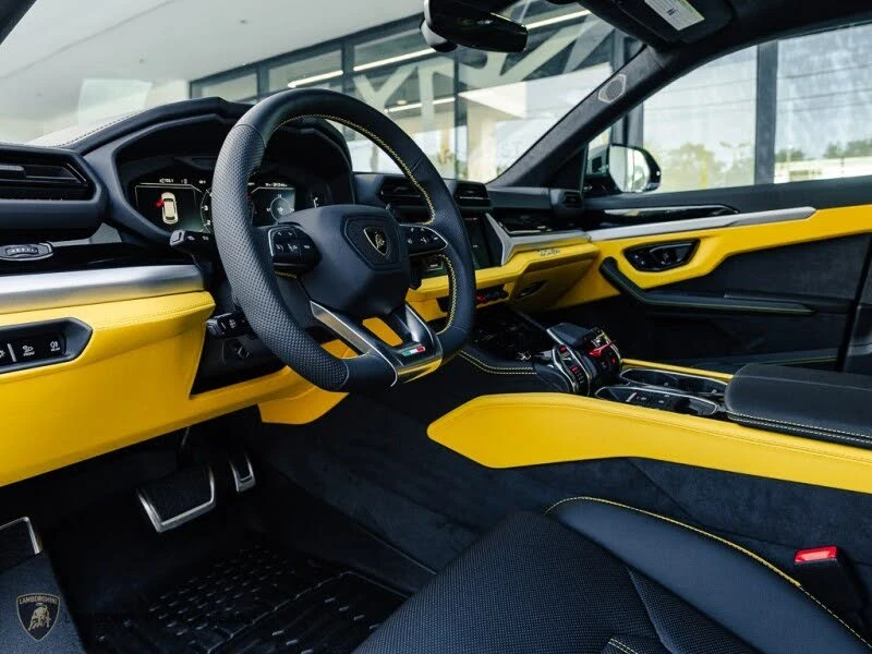 2025 Lamborghini Urus SE - Image 16 of 24