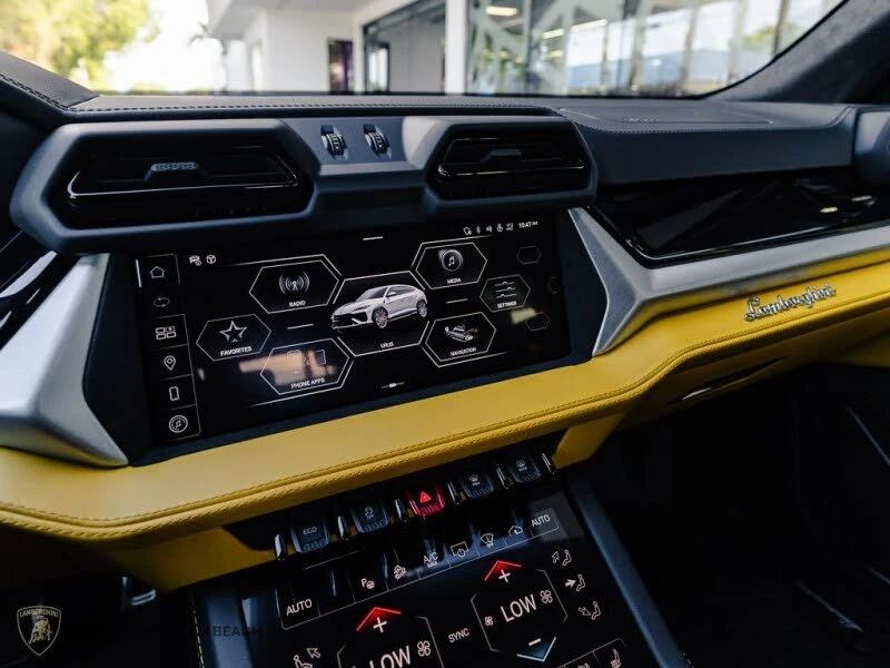 2025 Lamborghini Urus SE - Image 10 of 24