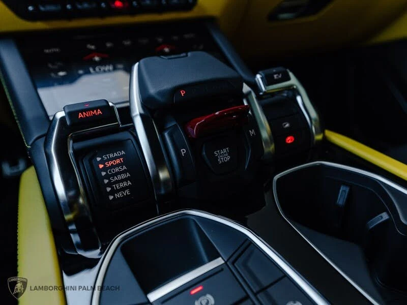 2025 Lamborghini Urus SE - Image 9 of 24