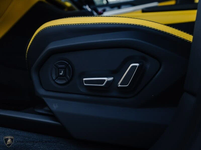 2025 Lamborghini Urus SE - Image 19 of 24