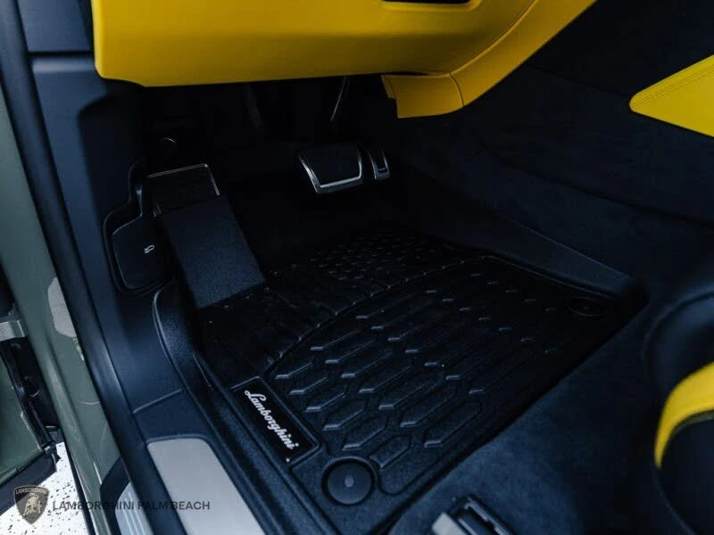 2025 Lamborghini Urus SE - Image 20 of 24