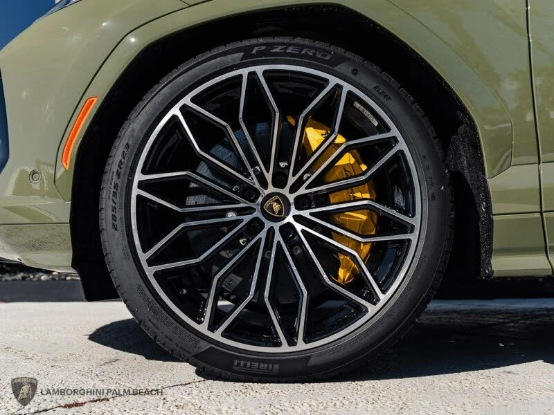2025 Lamborghini Urus SE - Image 23 of 24