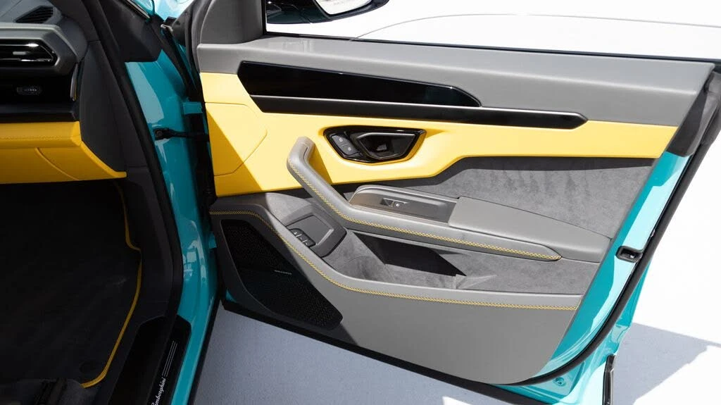 2025 Lamborghini Urus SE - Image 10 of 27
