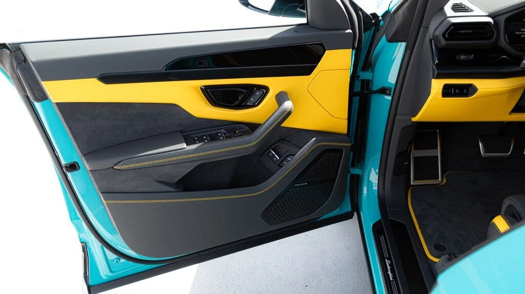 2025 Lamborghini Urus SE - Image 21 of 27