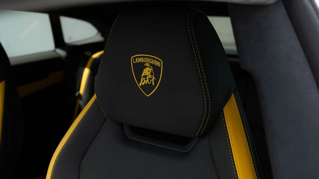 2025 Lamborghini Urus SE - Image 26 of 27