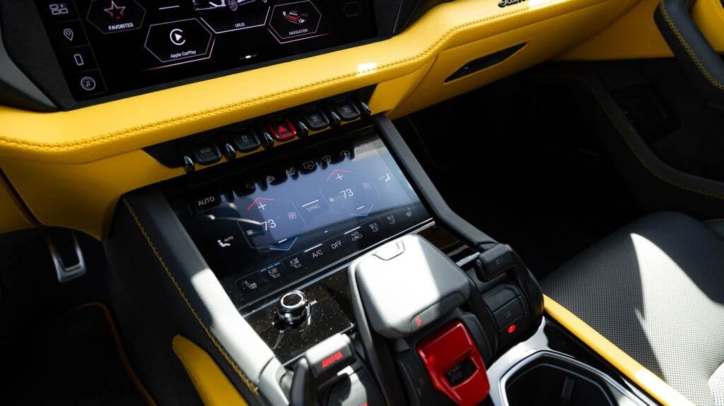 2025 Lamborghini Urus SE - Image 24 of 27