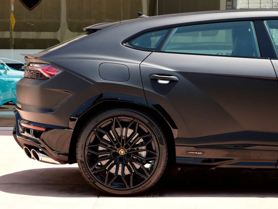 2025 Lamborghini Urus SE - Image 13 of 27