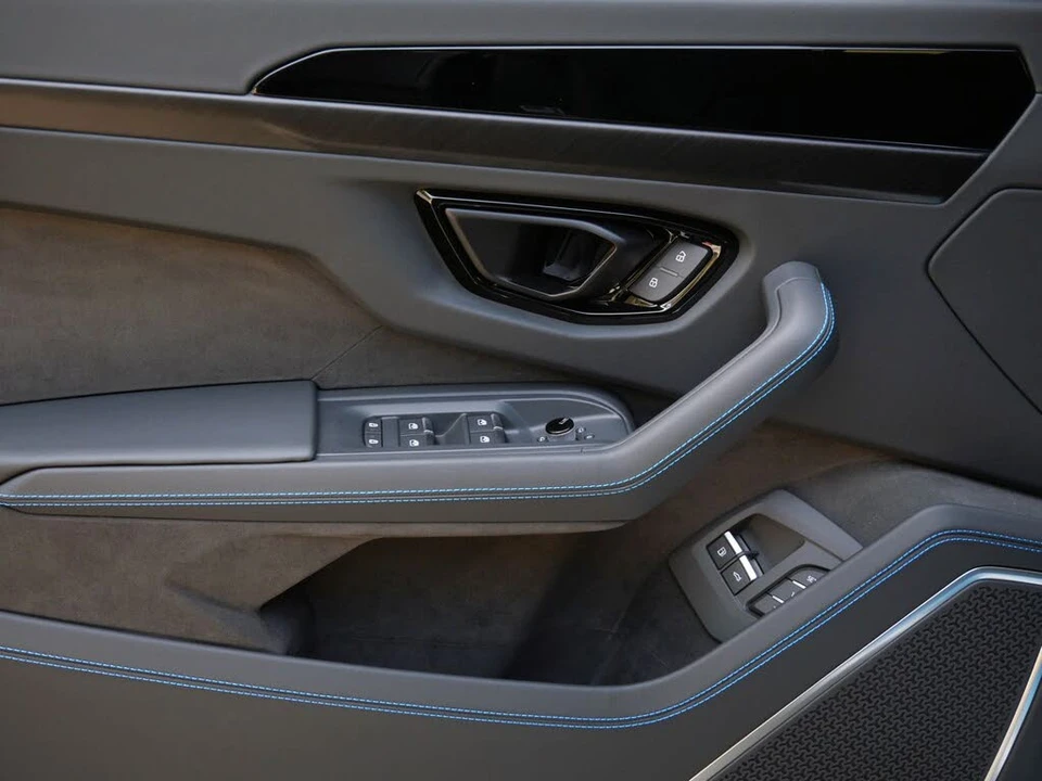 2025 Lamborghini Urus SE - Image 17 of 27