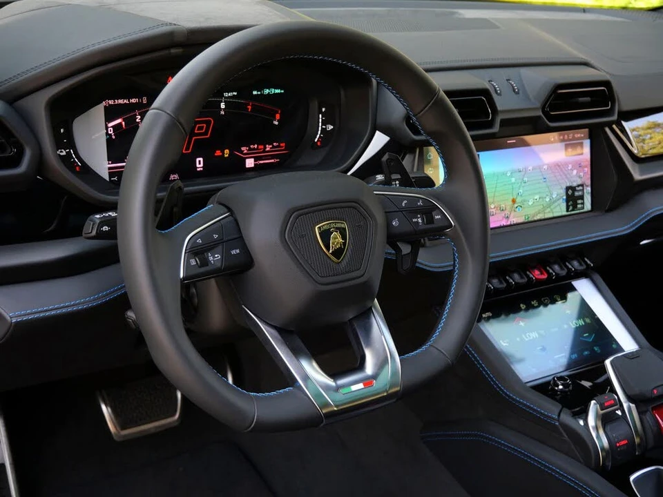 2025 Lamborghini Urus SE - Image 15 of 27