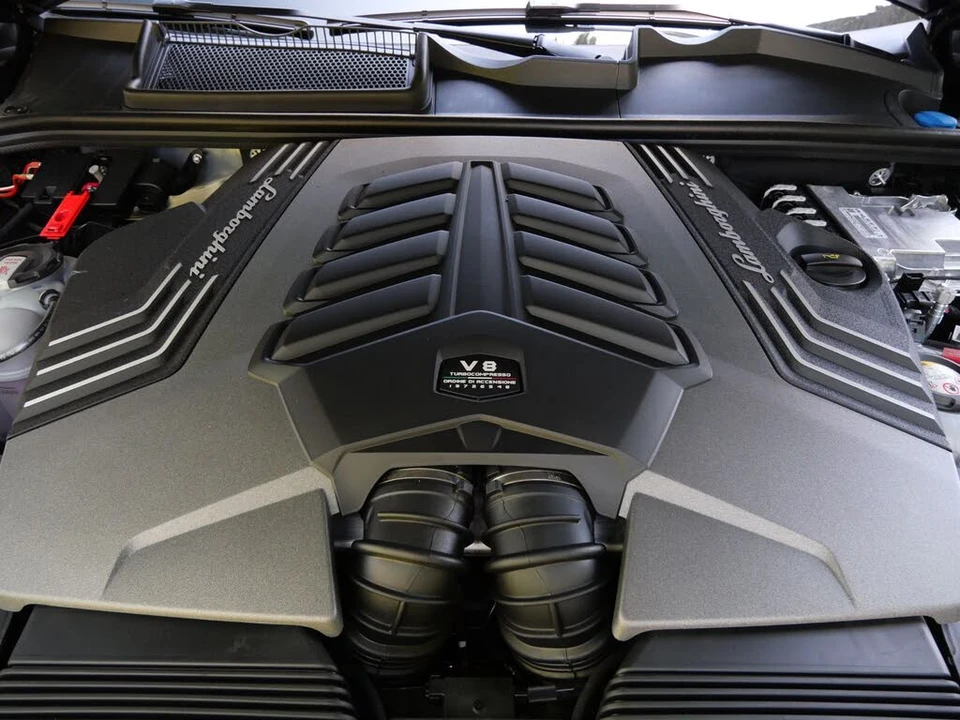2025 Lamborghini Urus SE - Image 26 of 27