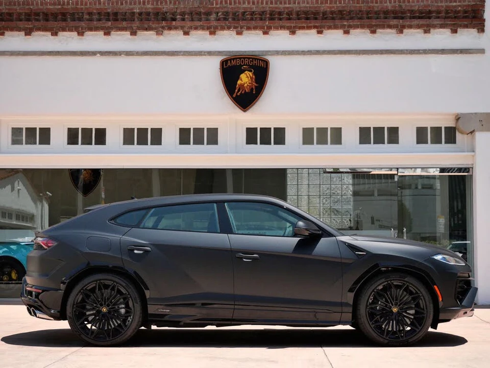 2025 Lamborghini Urus SE - Image 2 of 27