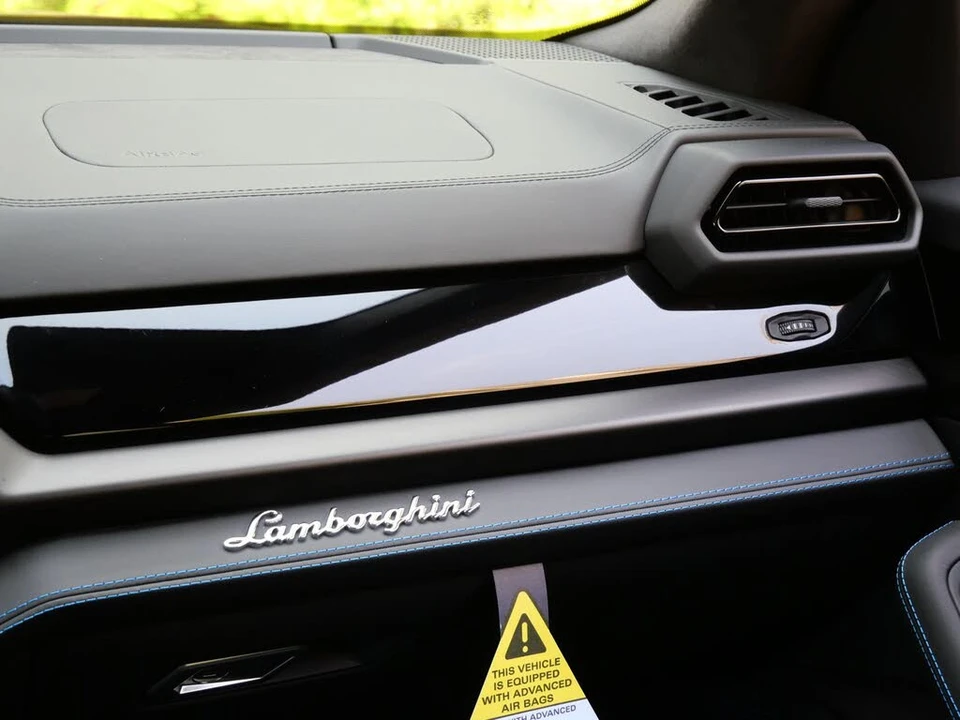 2025 Lamborghini Urus SE - Image 23 of 27