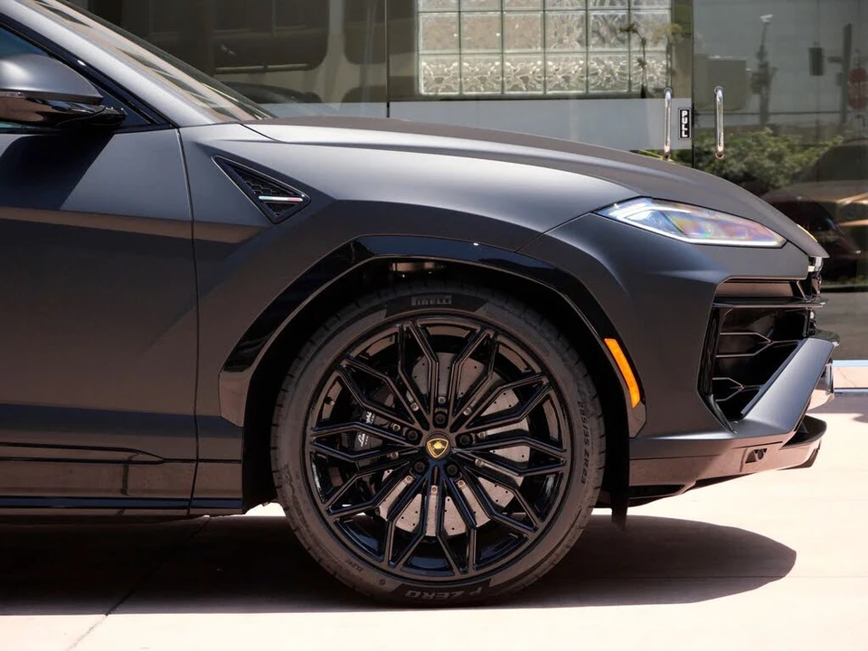 2025 Lamborghini Urus SE - Image 9 of 27