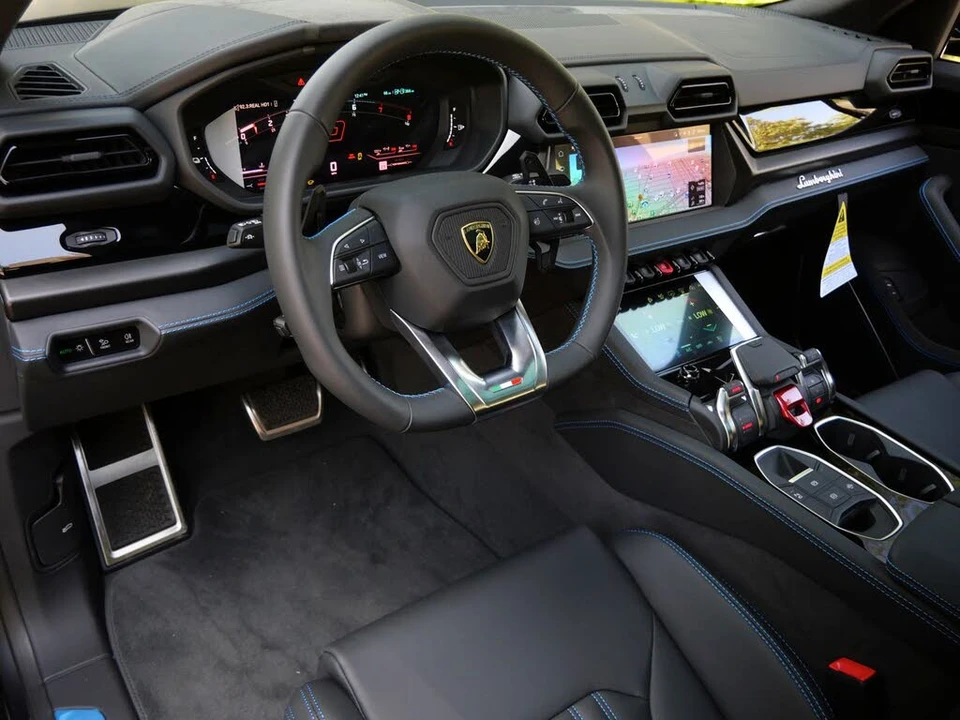 2025 Lamborghini Urus SE - Image 14 of 27