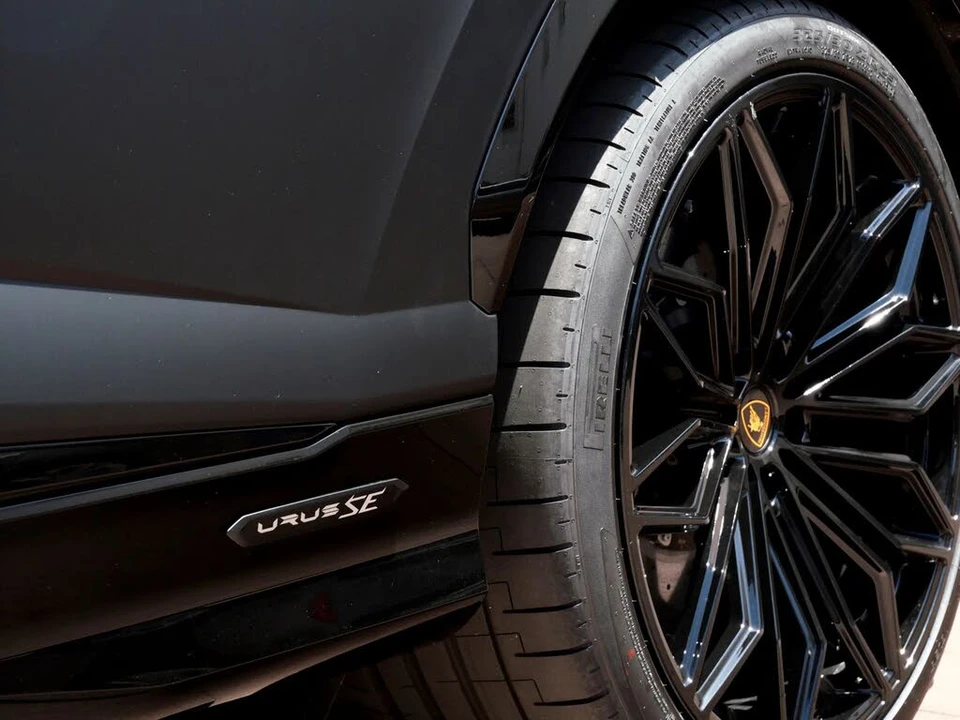 2025 Lamborghini Urus SE - Image 11 of 27
