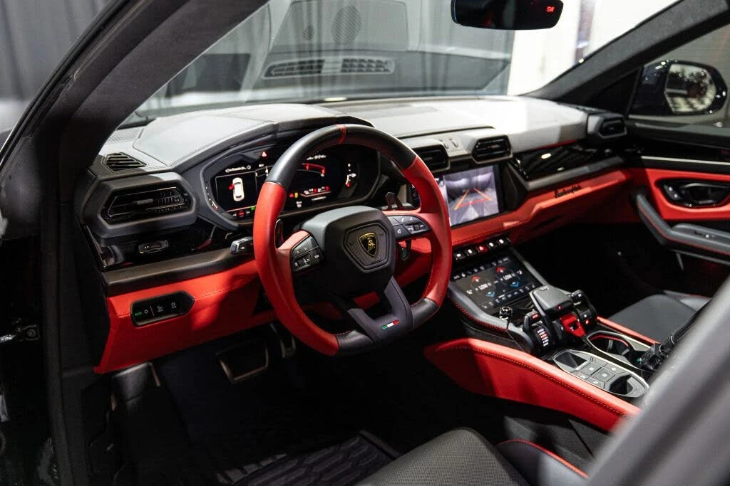 2025 Lamborghini Urus SE - Image 15 of 31