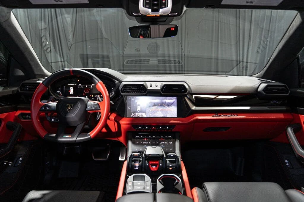 2025 Lamborghini Urus SE - Image 25 of 31
