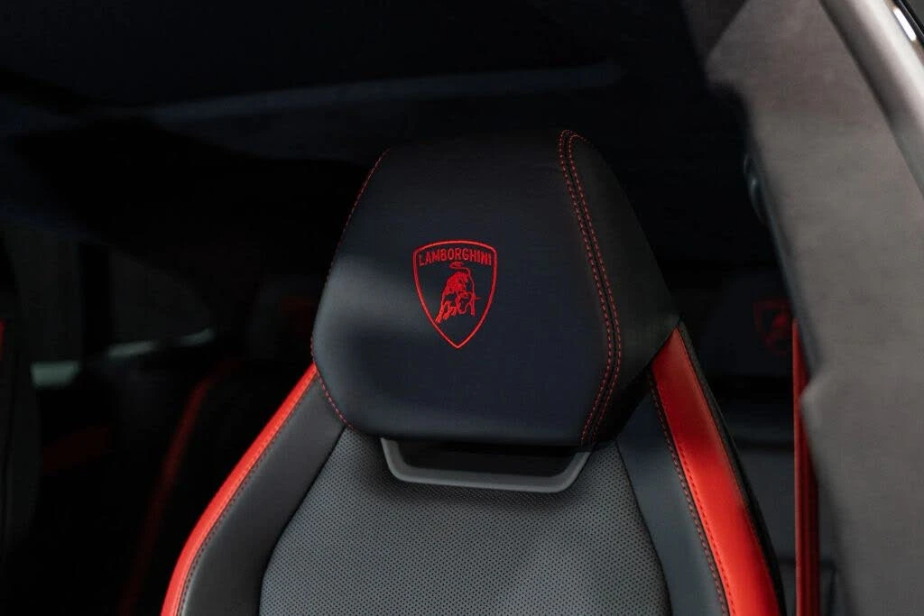 2025 Lamborghini Urus SE - Image 27 of 31