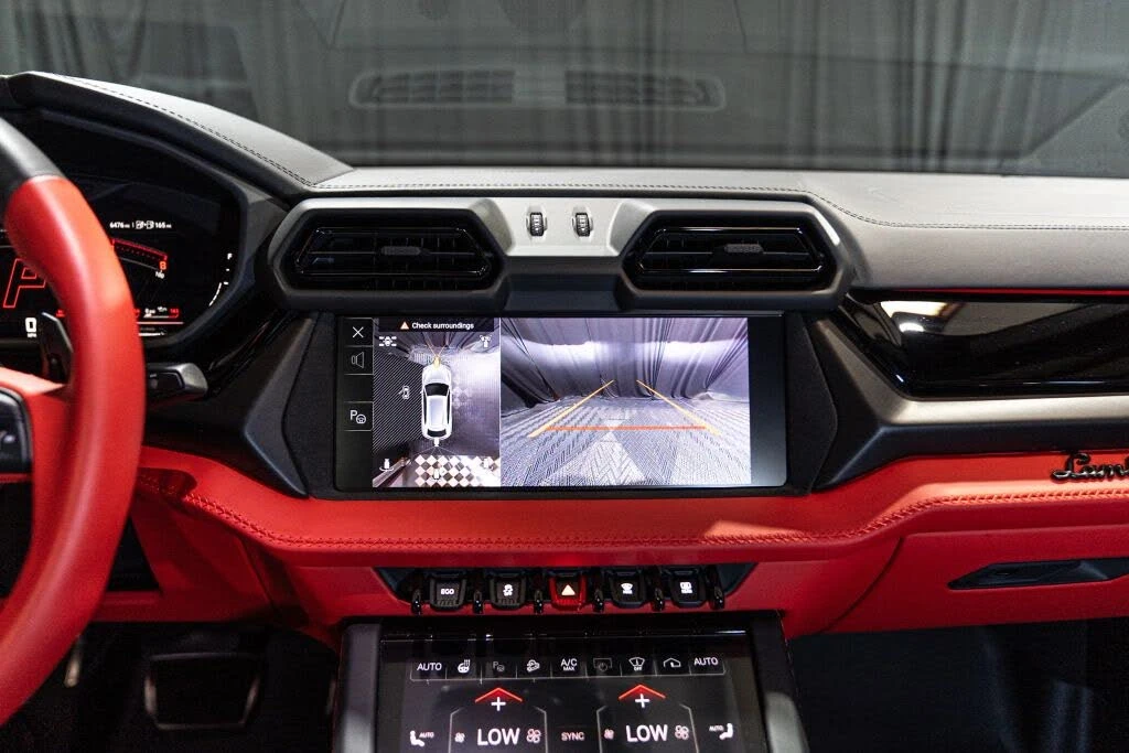2025 Lamborghini Urus SE - Image 19 of 31