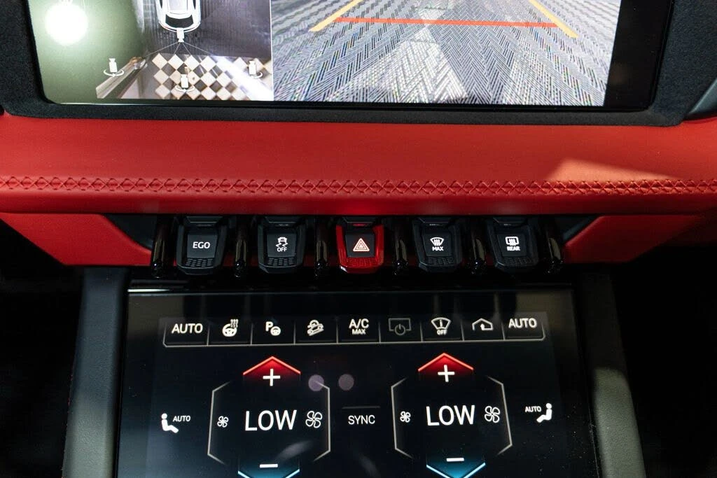 2025 Lamborghini Urus SE - Image 20 of 31
