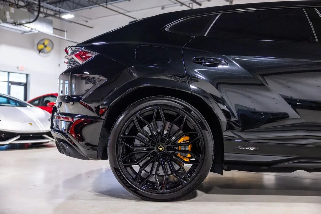 2025 Lamborghini Urus SE - Image 23 of 31
