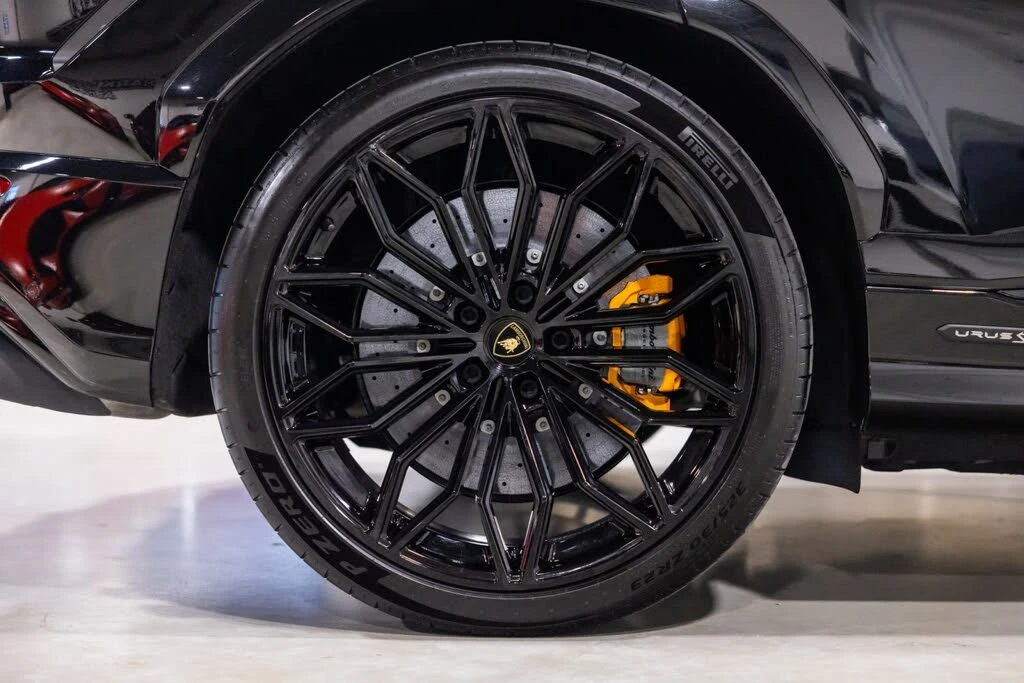 2025 Lamborghini Urus SE - Image 24 of 31