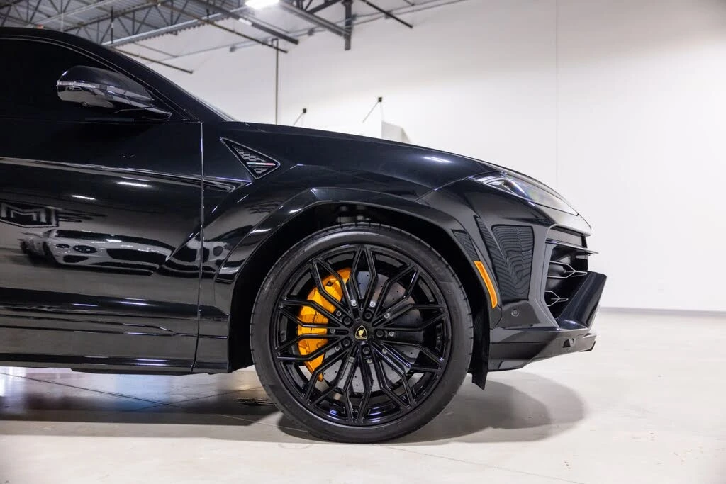 2025 Lamborghini Urus SE - Image 21 of 31